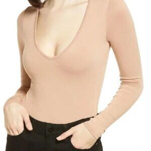 NWT size small! Super cute and easy to dress up or down! Snap crotch closure. Bb